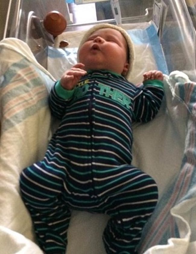 Колин Остин Кайсър се роди със секцио в болница в Лексингтън СНИМКИ: фейсбук