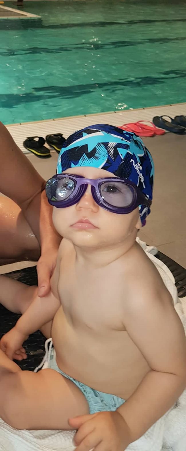 Адриан плува от 3-месечен.