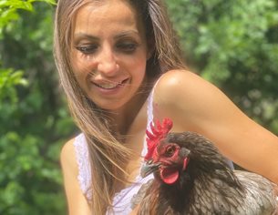 Мис Плеймейт Диана Габровска: Аз, грешницата, заклах кокошка