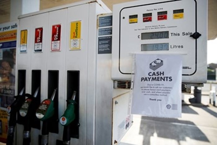 Прокуратурата сезира КЗК за разликата в цената на петрола на международните пазари и на бензина у нас СНИМКА: Ройтерс