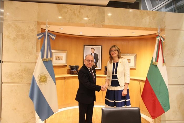 Външният министър на Аржентина Хорхе Фори и Екатерина Захариева СНИМКА: Министерство на външните работи