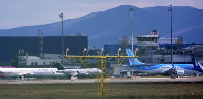 На летище София броят на полетите е по-висок от миналия април, но все още по-нисък от април на рекордната 2019 г.

СНИМКА: “24 ЧАСА”