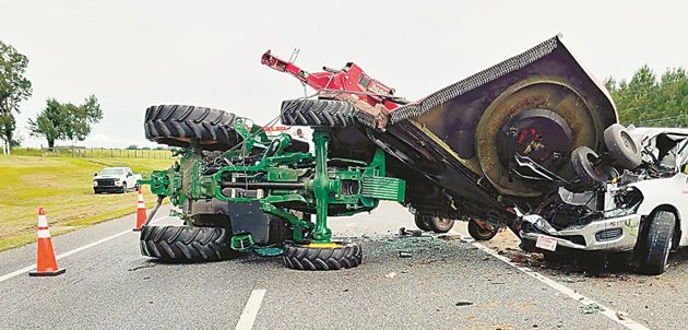 Трактор и шредер се блъснаха на американска магистрала