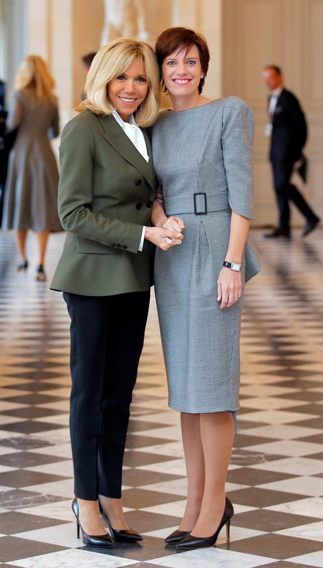Първата дама на Франция Брижит Макрон (вляво) и половинката на Шарл Мишел във Версай през 2018 г.

СНИМКИ: РОЙТЕРС