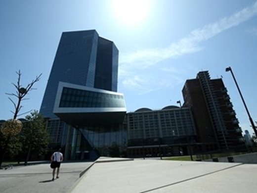 ЕЦБ запазва водещите си лихви и ще увеличи изкупуването на дългови книжа