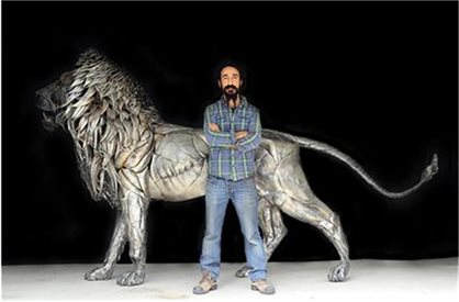 Скулптор създаде уникален лъв от 4000 къса метал