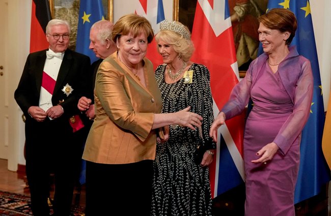 Бившият канцлер Ангела Меркел също посрещна гостите