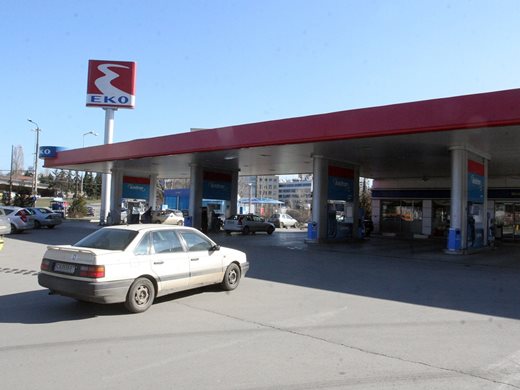 “Еко България” купува 12 бензиностанции от  “България лизинг”