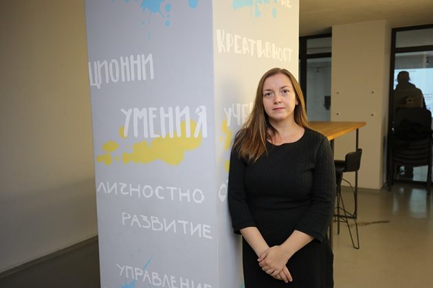 Миглена Иванова е на 37 години, журналист. Диагностицирана е с лупус през 2015 г. Зам.-председател на Управителния съвет на Организацията на пациентите с ревматологични заболявания в България.