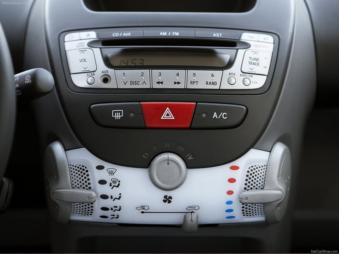 Гориво може да се спести и като се натисне бутона за въртене на въздуха в купето. Снимка: Peugeot
