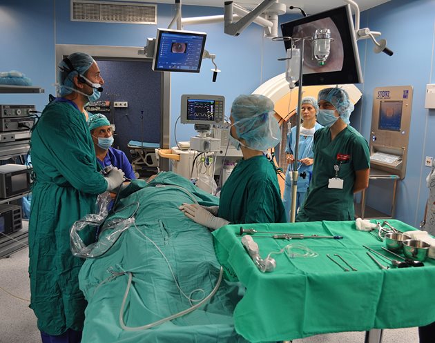 Промените допускат в операционните да влизат и лекари, които не са хирурзи.