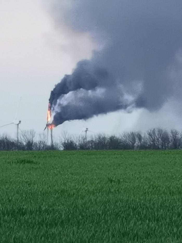 Ветрогенератор се запали край Каварна Снимка: Надежда Велева, предоставена на Нова тв