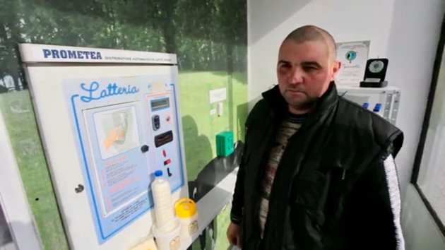 Тодор Ванев от пловдивското село Стряма е единственият български млекопроизводител, който се е възползвал максимално от големите възможности за директна продажба на суровината си, които дават млекоматите