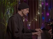 Монахът пианист Авел ще свири в зала 1 на НДК през март догодина