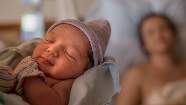 Колко важен е контактът между мама и бебе веднага след раждане