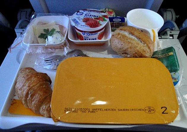 Тарелка с храна за самолетите на "Луфтханза"