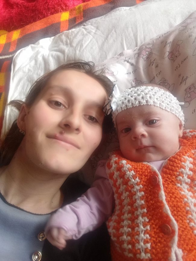 Ралица Ангелова и бебе Виктория