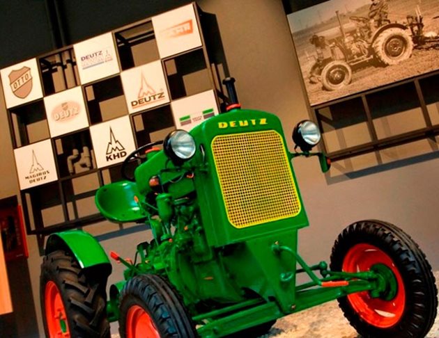 1955 г. Произведен е 100-хилядният трактор. Продажбите достигат 380 000 броя.