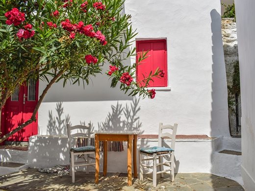 Гърция удря  с нова такса хотели за любов