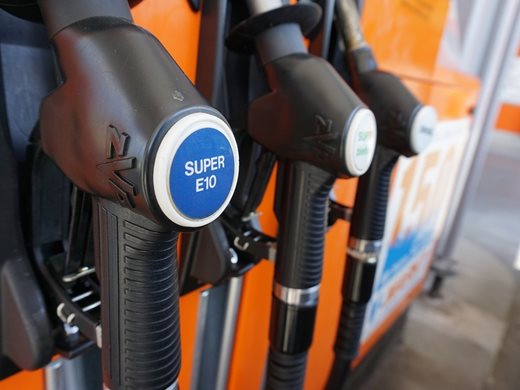 Малките бензиностанции: Цената на горивата ще се вдига, ако няма облекчение
