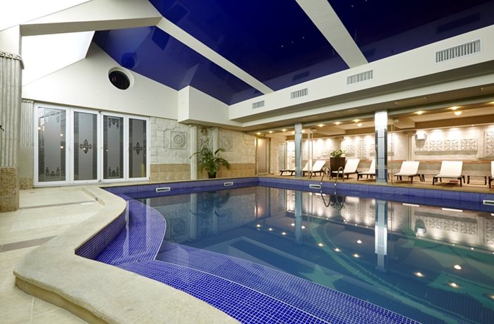 В България има много и луксозни спа басейни като този в хотел “Стримон спа”.