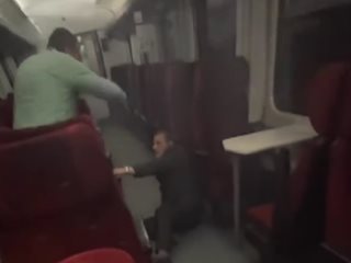Пътник нападна кондуктор в бързия влак от Видин до Курило, заплашва, че ще го потроши