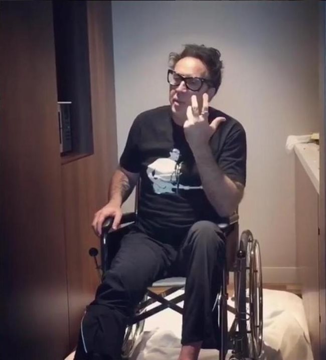 Никълъс Кейдж в инвалидна количка