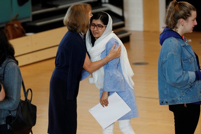 Малала Юсафзаи на гимназиалното си завършване.