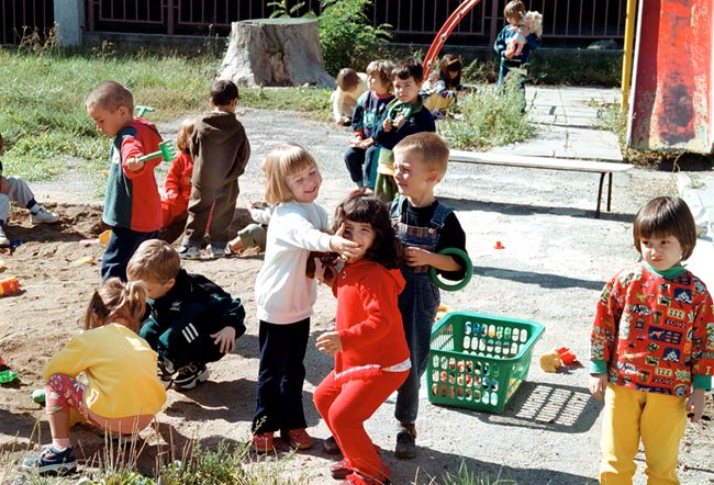 Дистанция ще се спазва между отделните групи в детската градина.
