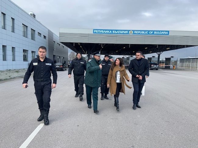 Херо Мустафа посети и ГКПП Капитан Андреево, за да подчертае ангажимента на САЩ към партньорството и сътрудничеството с България за укрепване на граничната сигурност.