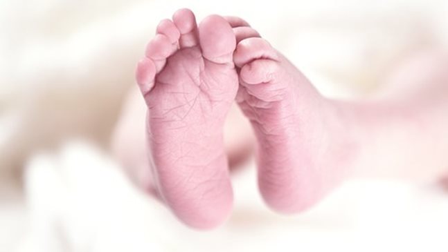 4 стъпки в масажа на бебешките крачета