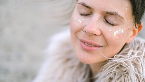 Как да се справим със сухата кожа на лицето