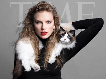 Тейлър Суифт стана "Личност на годината" на списание Time, снима се с котката си