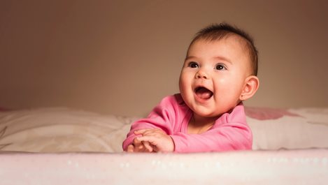 Какво ни казва усмивката на бебето през различните месеци до годинката?