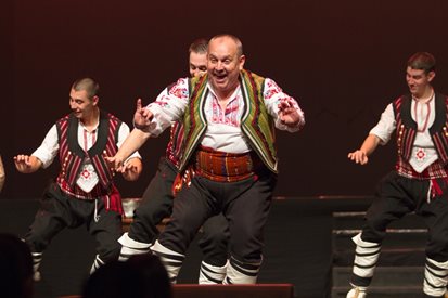 Надиграване с ръченица и безплатни уроци по танци на фолклорен фестивал в София