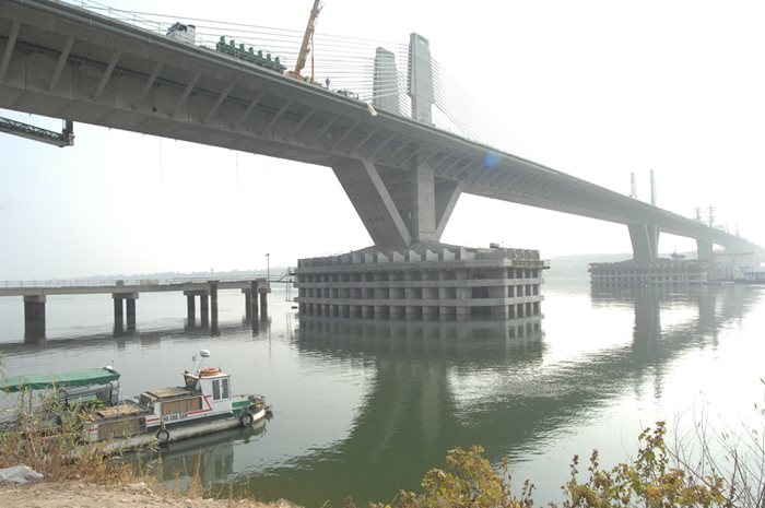 От средата на годината се очаква да започне основният ремонт на моста над река Дунав при Русе.