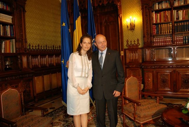 Мартина Ганчева успява да направи интервю с бившия румънски президент Траян Бъсеску.