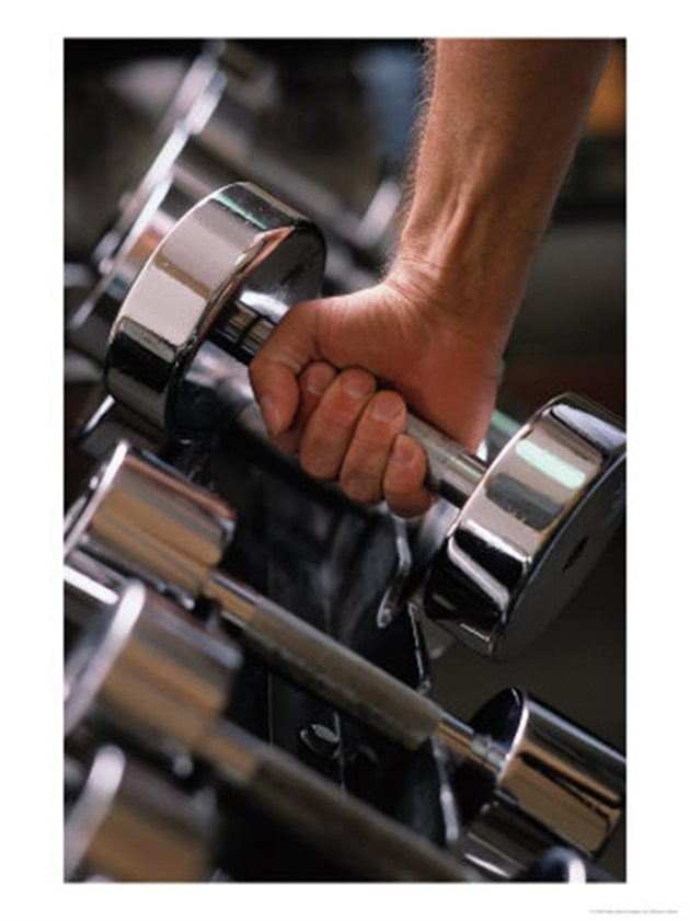Натоварвайте се 
Тренировки за сила с вдигане на тежести, машини или ластици може да свалят кръвното с няколко пункта. Опитайте два пъти седмично да правите 3 серии с по 10 повторения.