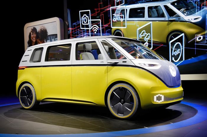 Колата на Volkswagen - I.D. Buzz, може да осигури пробег около 434 км благодарение на двата си електрически двигателя с обща мощност 369 конски сили.