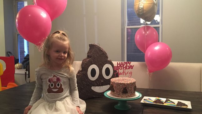 3-годишно момиченце избра най-странната тема за рождения си ден (Снимки)