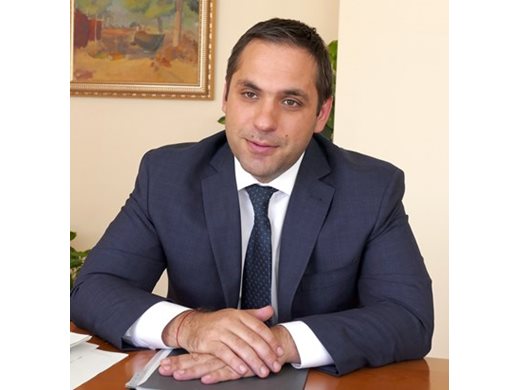 Емил Караниколов: Подготвям грантове с европейски пари за бизнеса