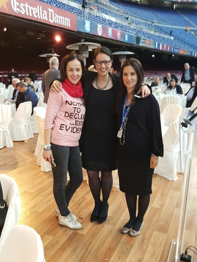 Мария Стоянова на срещата на европейските регулатори. В средата е Мадлен де Кок Бюнинг, а вдясно - Моника Арино.