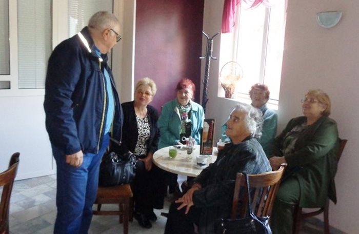 През уикенда народният представител се срещна с жители на Средец.