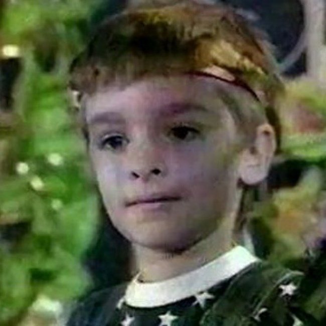 Рапърът Криско е бил много сладко дете. Като малък той участва в “Като лъвовете” с водещ Ники Априлов. Първо там показва музикалния си талант.