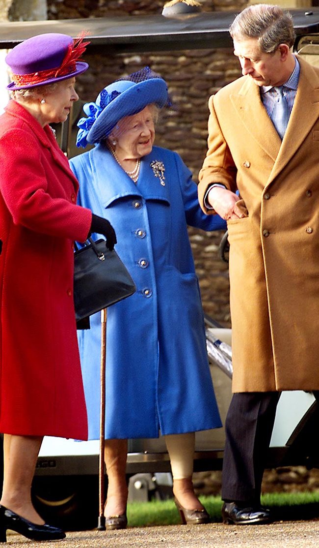 Твърди се, че майката на кралицата даже си е позволявала по няколко дневно до последните си дни. Елизабет Боуз-Лайън почина на 101 г. през 2002 г. и никога не е била обвинявана в прекаляване с алкохола.