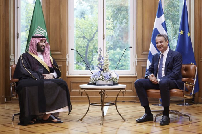 Министър-председателят Кириакос Мицотакис се срещна с престолонаследника на Саудитска Арабия Мохамед бин Салман бин Абдулазиз Ал Сауд. СНИМКИ: Сайт на правителството на Гърция
