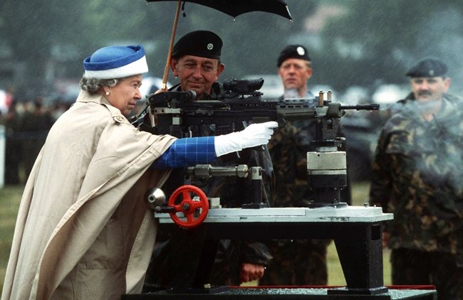 Кралица Елизабет II до последно удивляваше всички с уменията си. СНИМКА: Ройтерс
