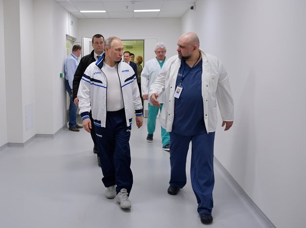 Проценко развежда Владимир Путин из главната болница в Москва за пациенти, болни от COVID-19 