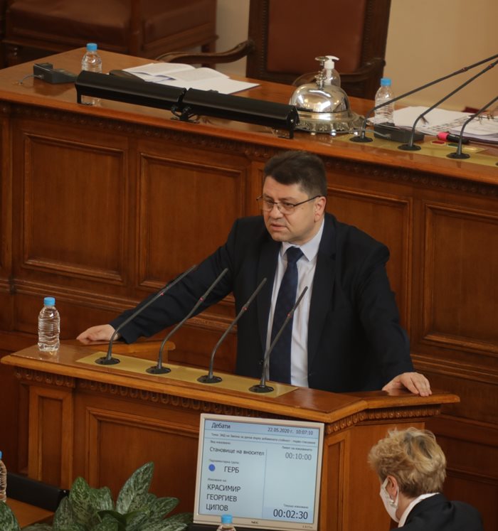 Красимир Ципов и негови колеги от ГЕРБ предлагат да отпадне приетата на първо четене възможност висши чиновници да участват в държавни бордове.