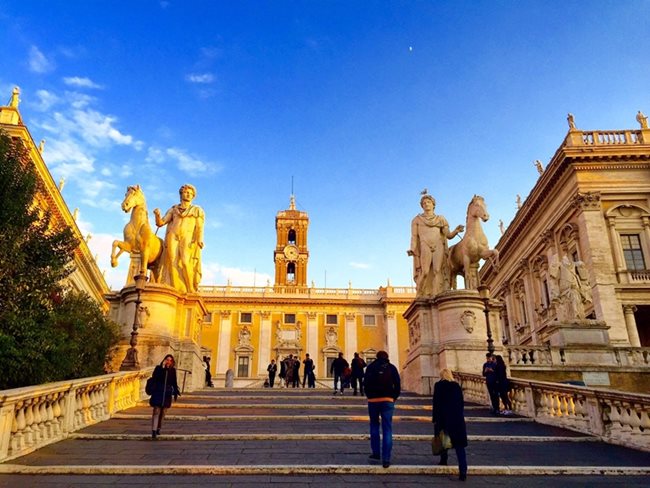 Капитолийският хълм в Рим. Държавните музеи и археологическите зони са безплатни всяка първа неделя от месеца. СНИМКИ: АВТОРЪТ
